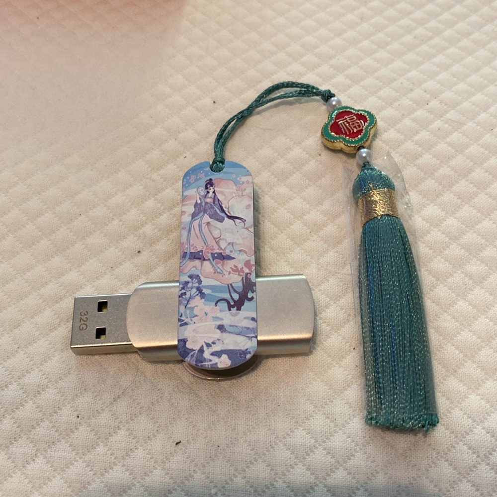 Chinese Thumb Drive with Green Tassel for Computer in Red Gift Box